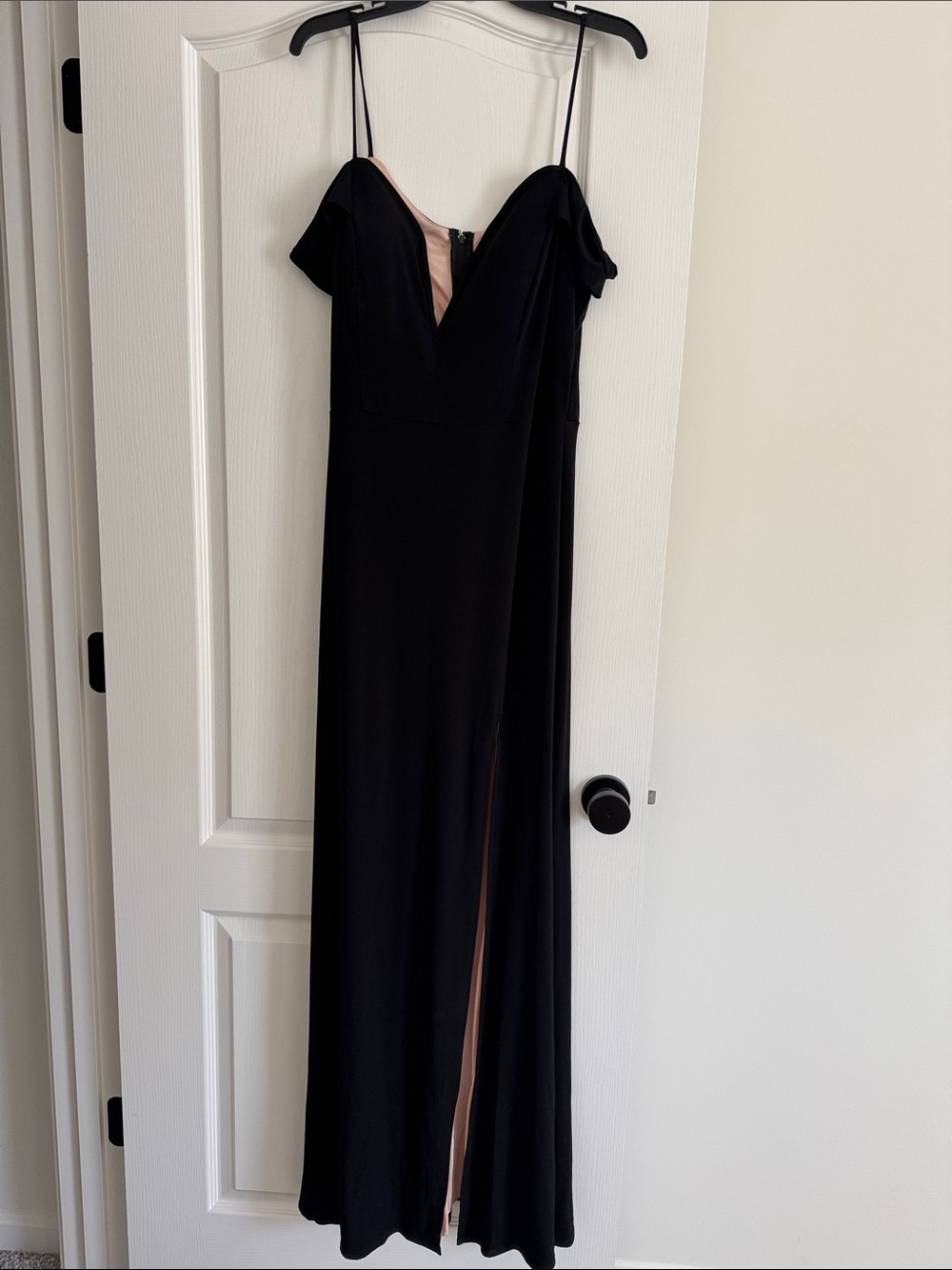 Elegant Black Off-Shoulder Evening Dress - Formal Maxi